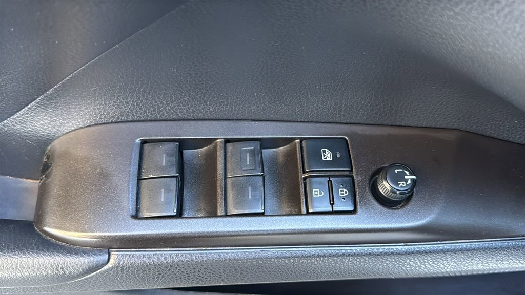 Used 2021 Toyota Camry SE w/ Convenience Package image 19