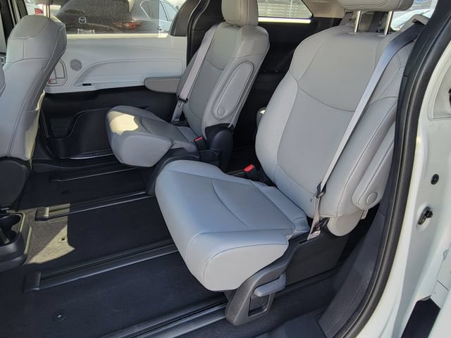 Used 2025 Toyota Sienna XLE w/ XLE Plus Package AWD/4WD image 17
