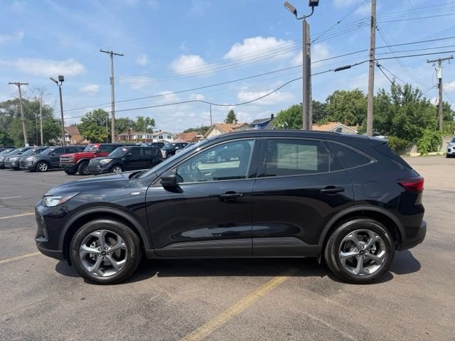 Certified 2025 Ford Escape ST-Line AWD/4WD image 2