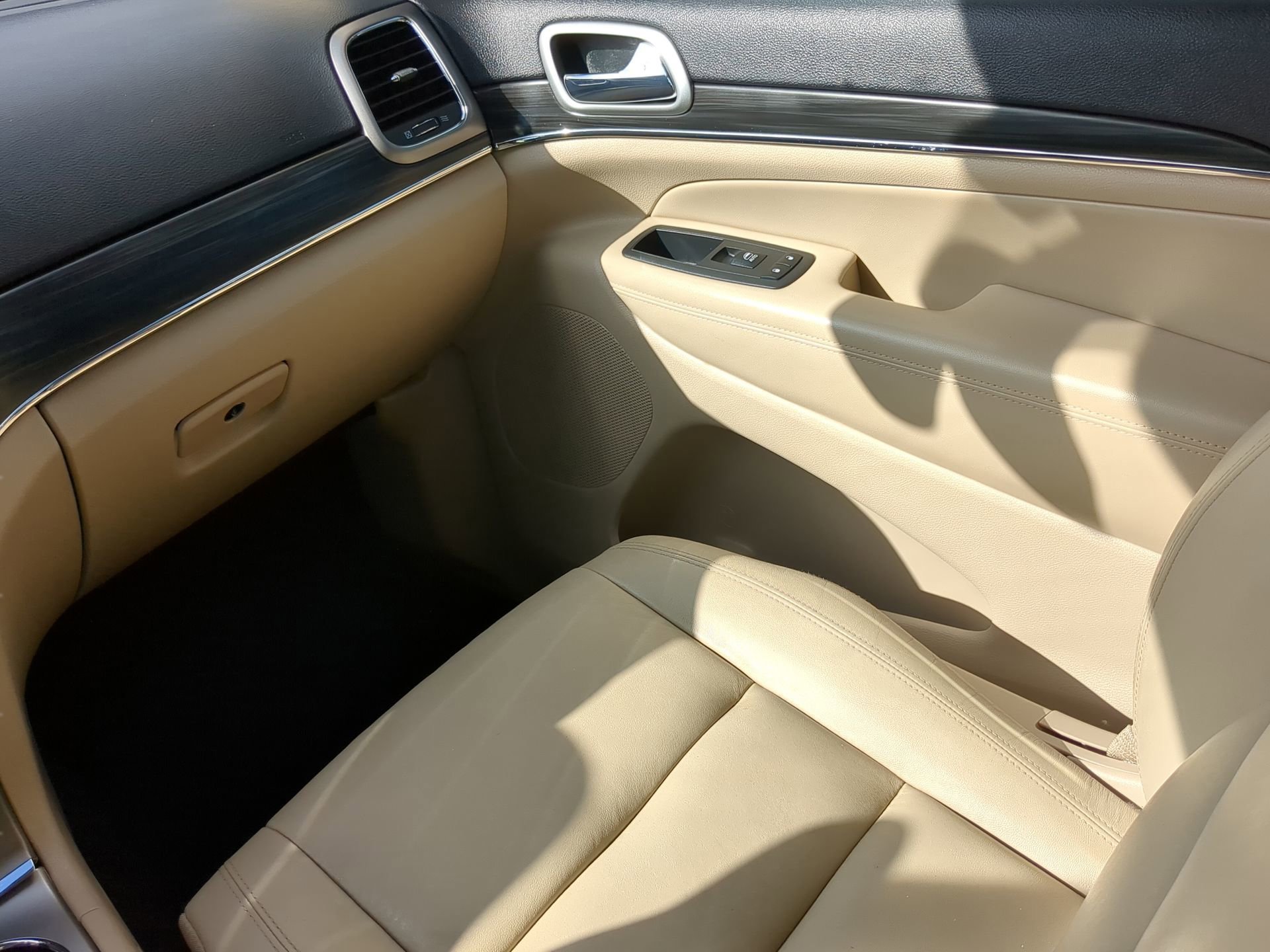 Used 2019 Jeep Grand Cherokee Limited image 45