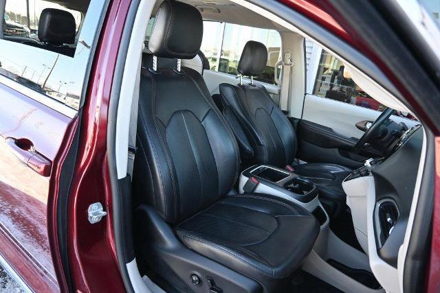 Used 2017 Chrysler Pacifica Touring-L Plus image 23