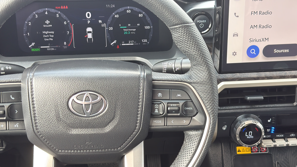 Used 2025 Toyota Tacoma Limited AWD/4WD image 24