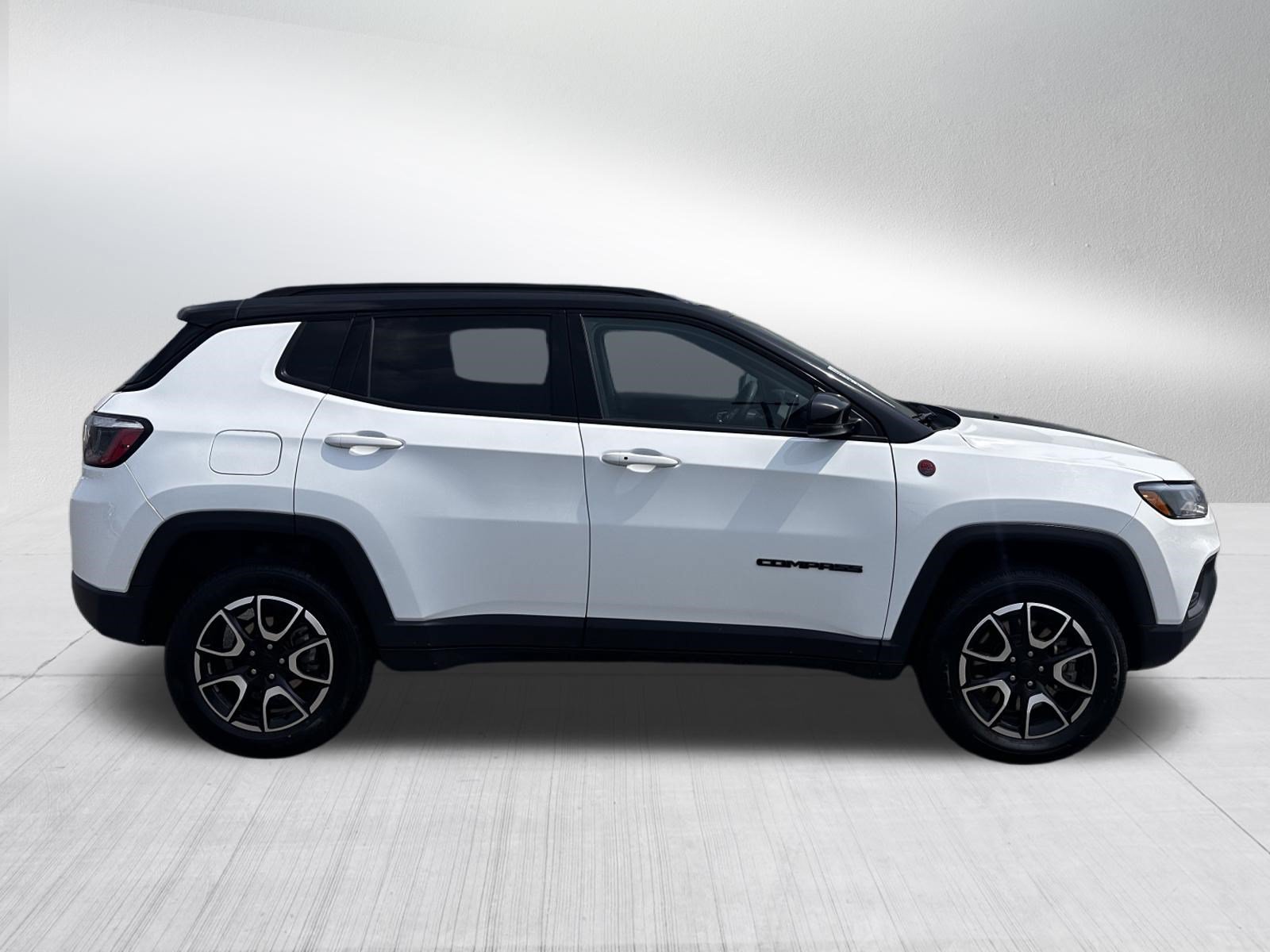 Used 2024 Jeep Compass Trailhawk AWD/4WD image 8