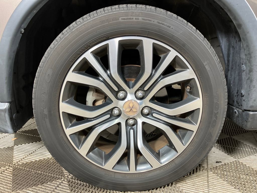 Used 2018 Mitsubishi Outlander ES image 11