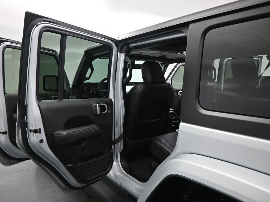 Used 2023 Jeep Wrangler Unlimited Sahara w/ Cold Weather Group image 18