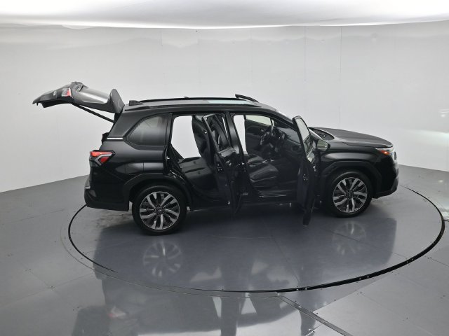 Used 2025 Subaru Forester Touring AWD/4WD image 39