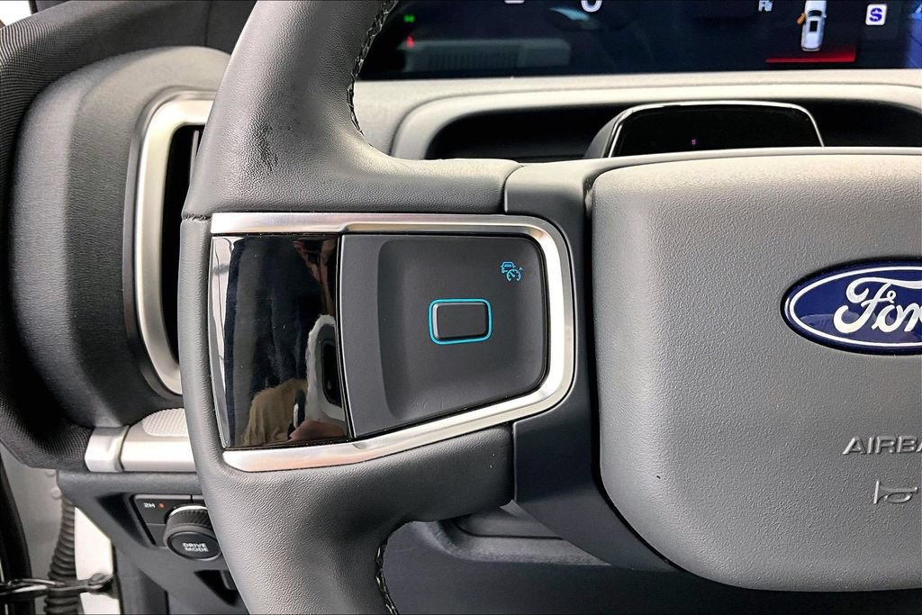 Certified 2025 Ford Expedition Active AWD/4WD image 18