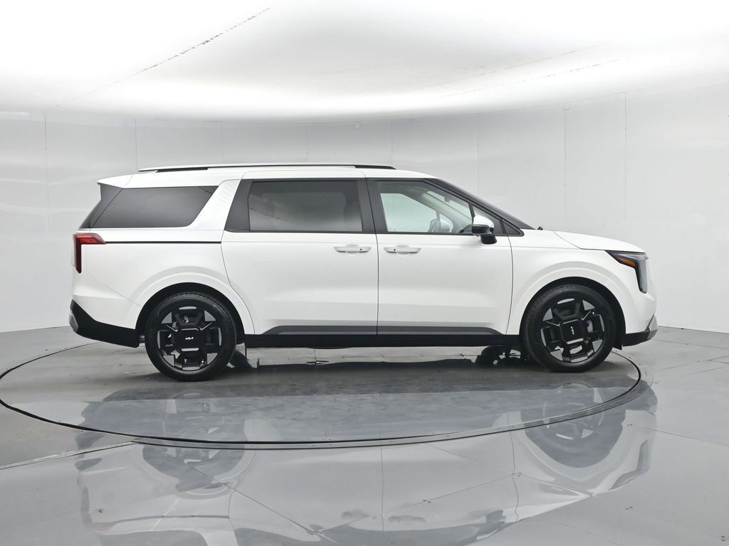 Used 2025 Kia Carnival EX image 32