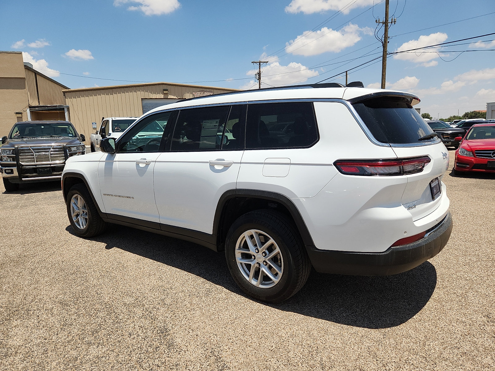 Used 2024 Jeep Grand Cherokee L Laredo AWD/4WD image 4