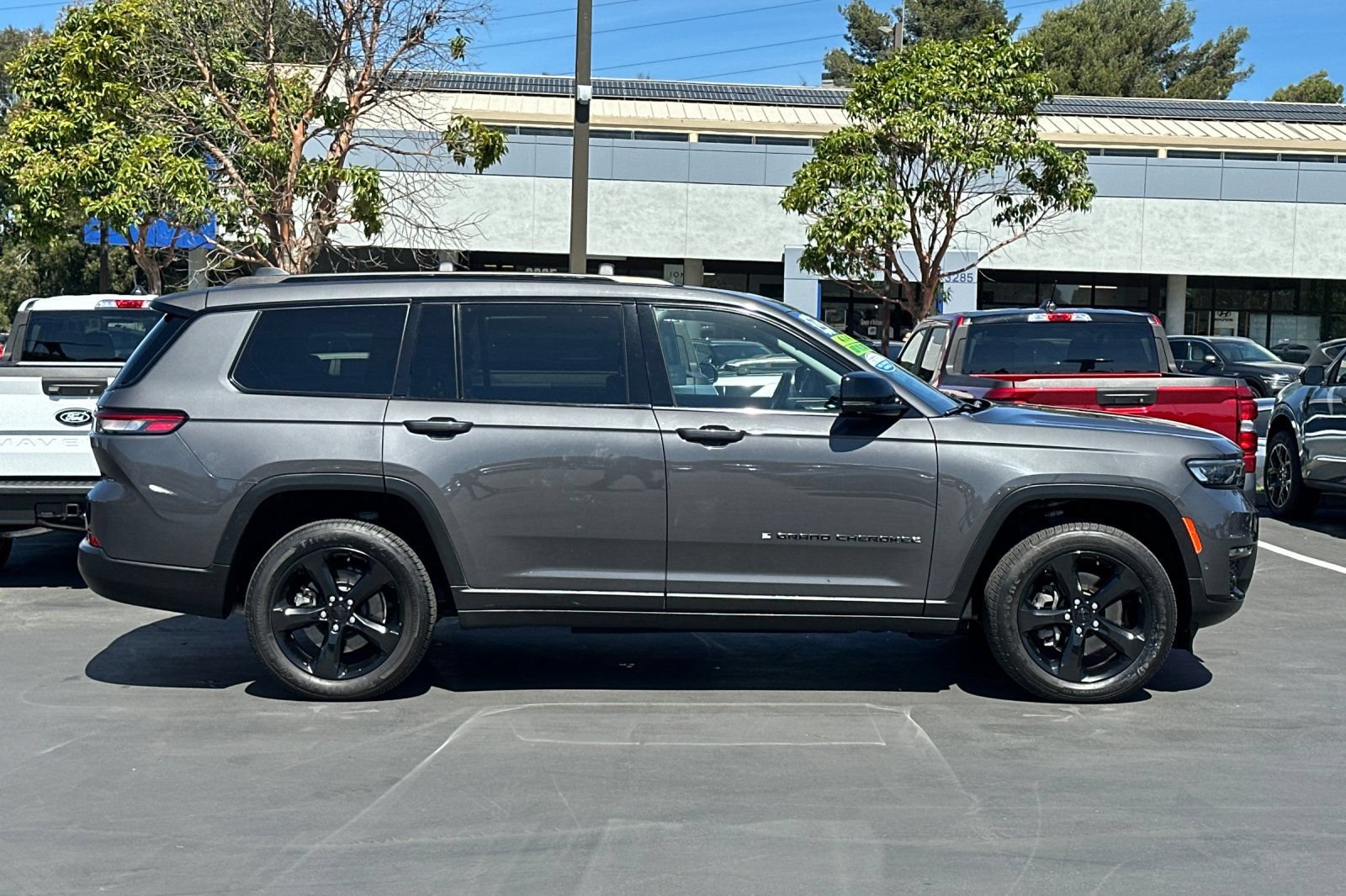 Used 2022 Jeep Grand Cherokee L Limited w/ Luxury Tech Group II AWD/4WD image 4