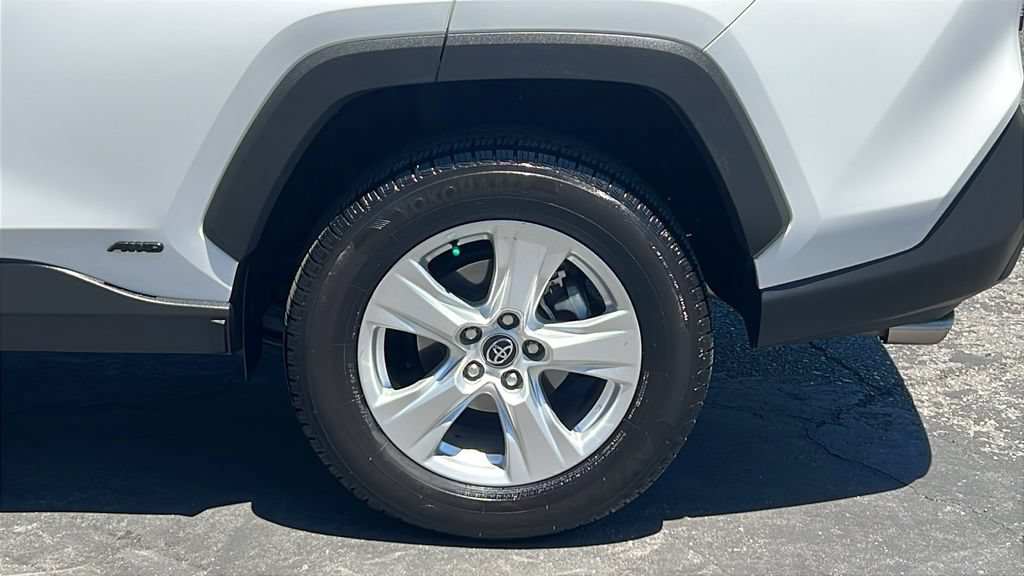 Used 2021 Toyota RAV4 XLE w/ Convenience Package AWD/4WD image 4
