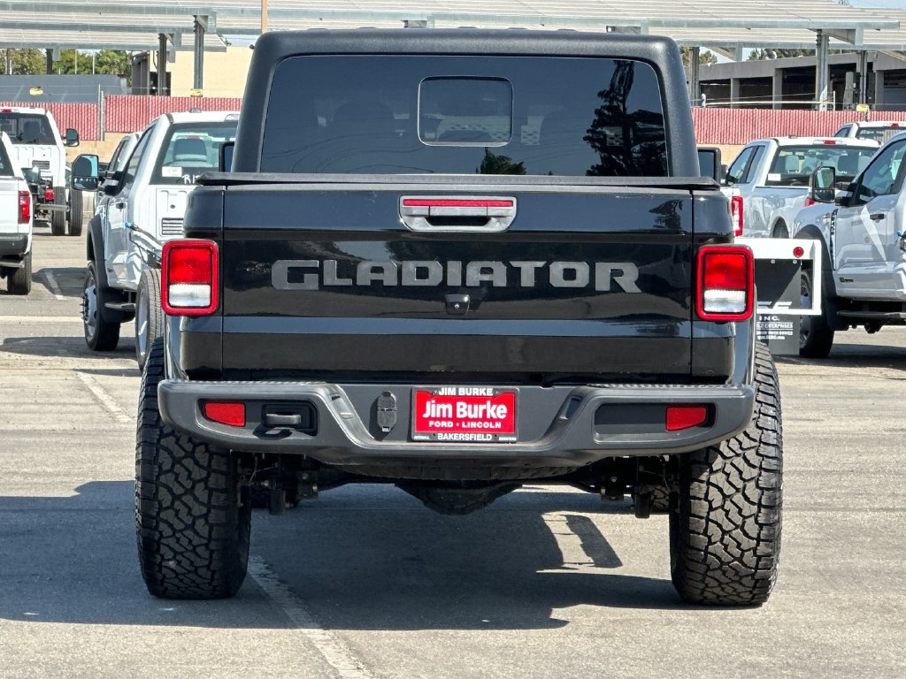 Used 2023 Jeep Gladiator Sport AWD/4WD image 4