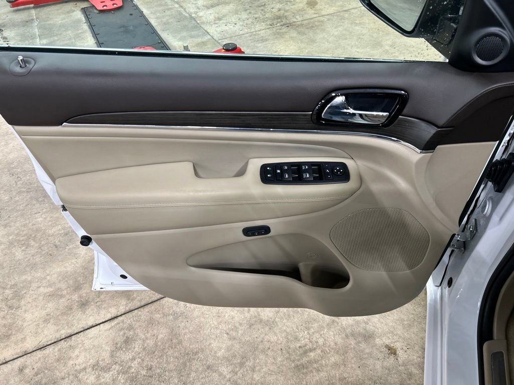 Used 2019 Jeep Grand Cherokee Overland AWD/4WD image 14