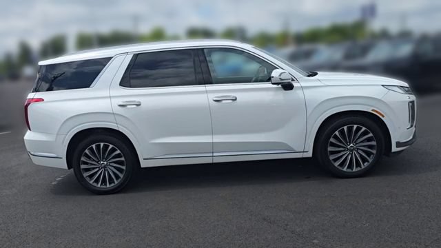 Used 2024 Hyundai Palisade Calligraphy FWD image 2