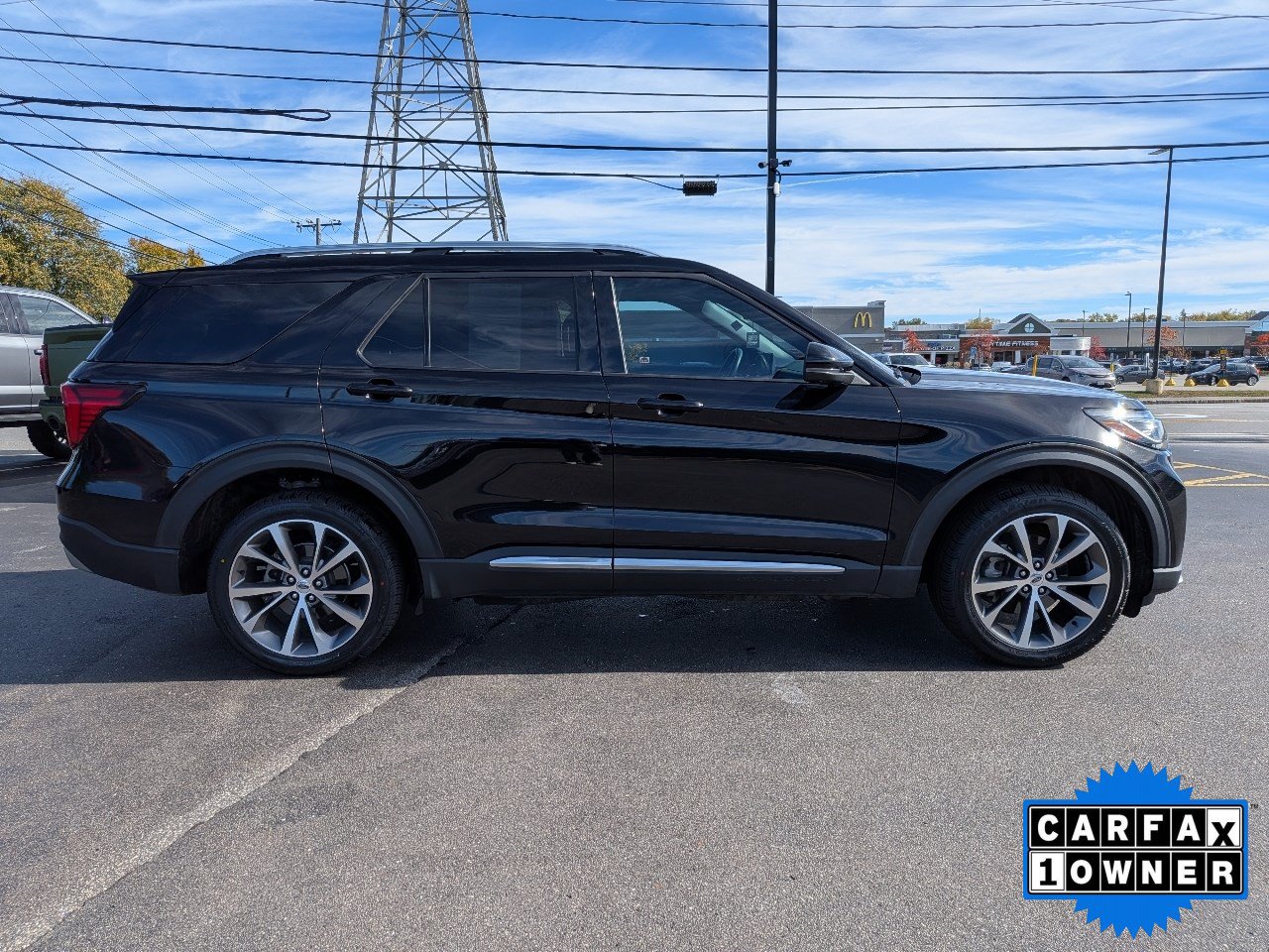 Certified 2025 Ford Explorer Platinum w/ Ultimate Package AWD/4WD image 3