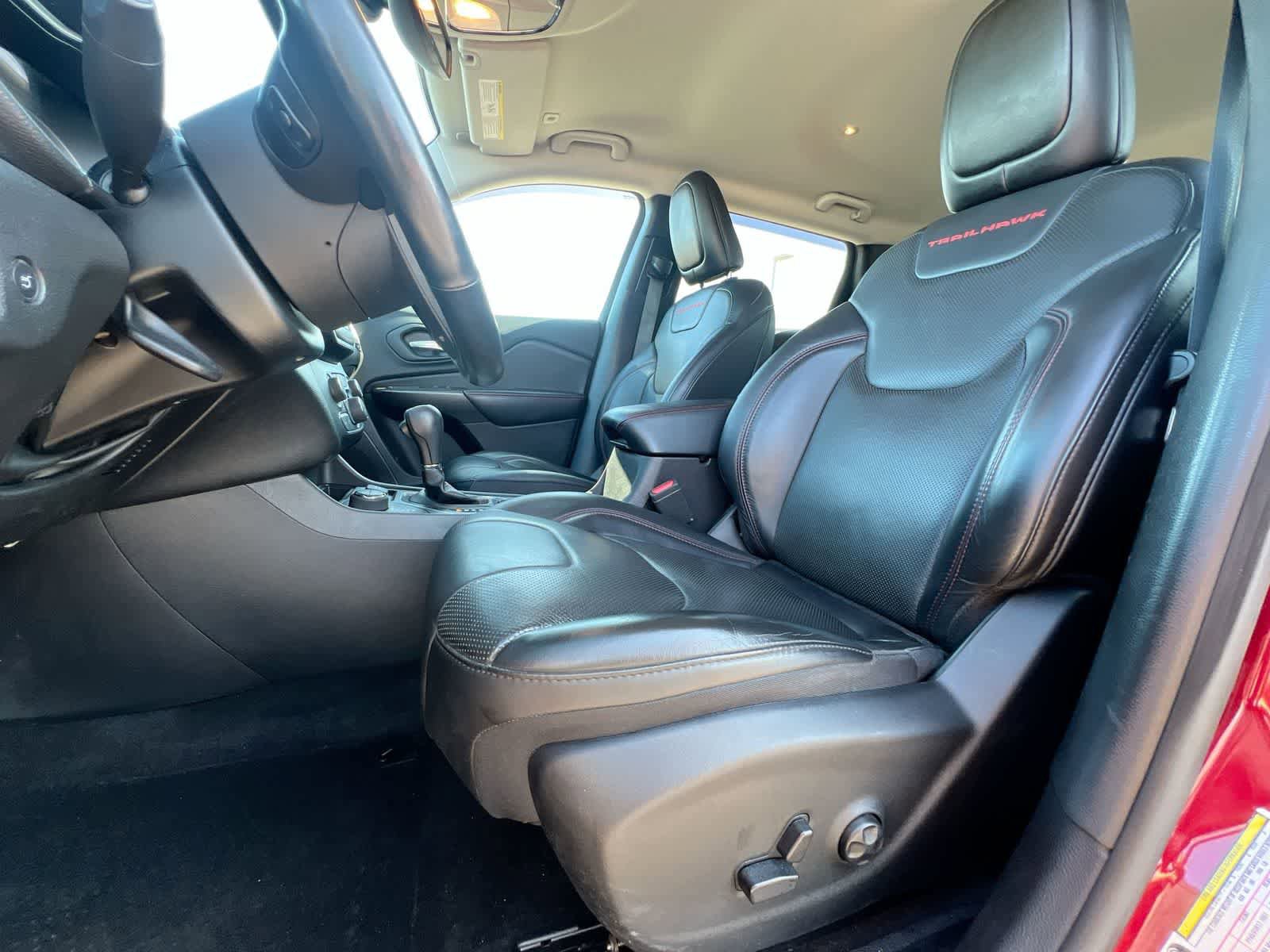 Used 2019 Jeep Cherokee Trailhawk AWD/4WD image 16