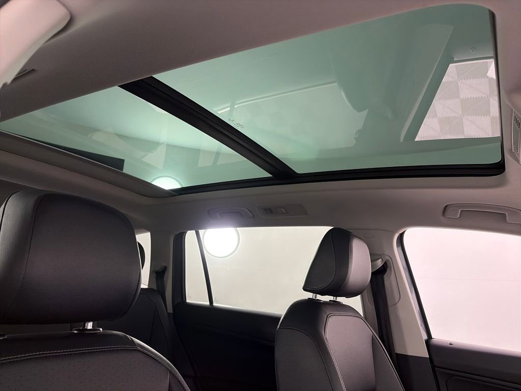 Used 2019 Volkswagen Tiguan SEL AWD/4WD image 32