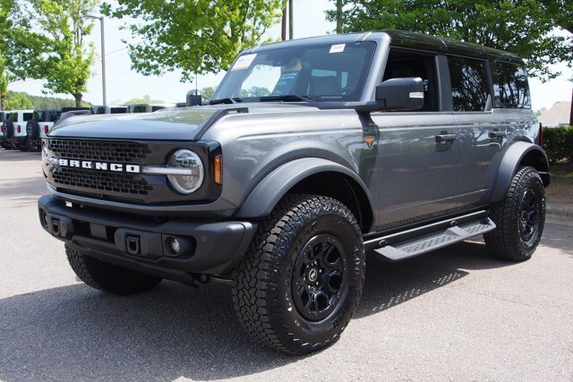 Certified 2025 Ford Bronco Badlands AWD/4WD image 3