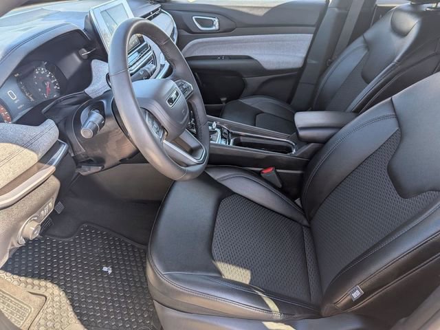 Used 2025 Jeep Compass Latitude w/ Sun & Sound Group AWD/4WD image 12