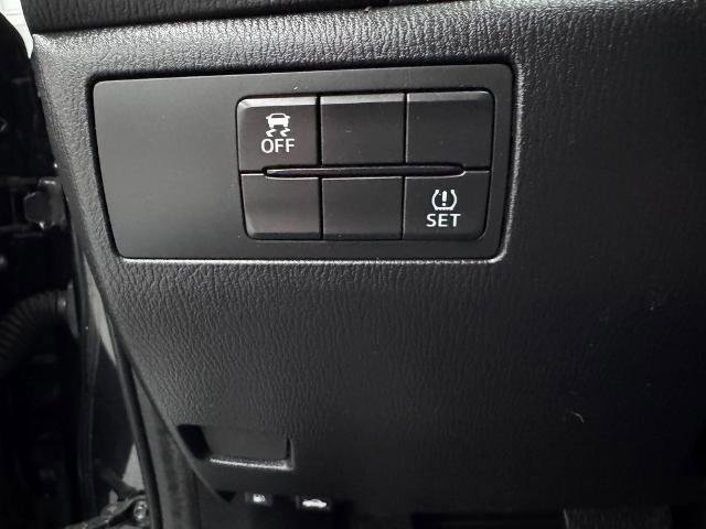 Used 2018 MAZDA MAZDA3 Touring image 17