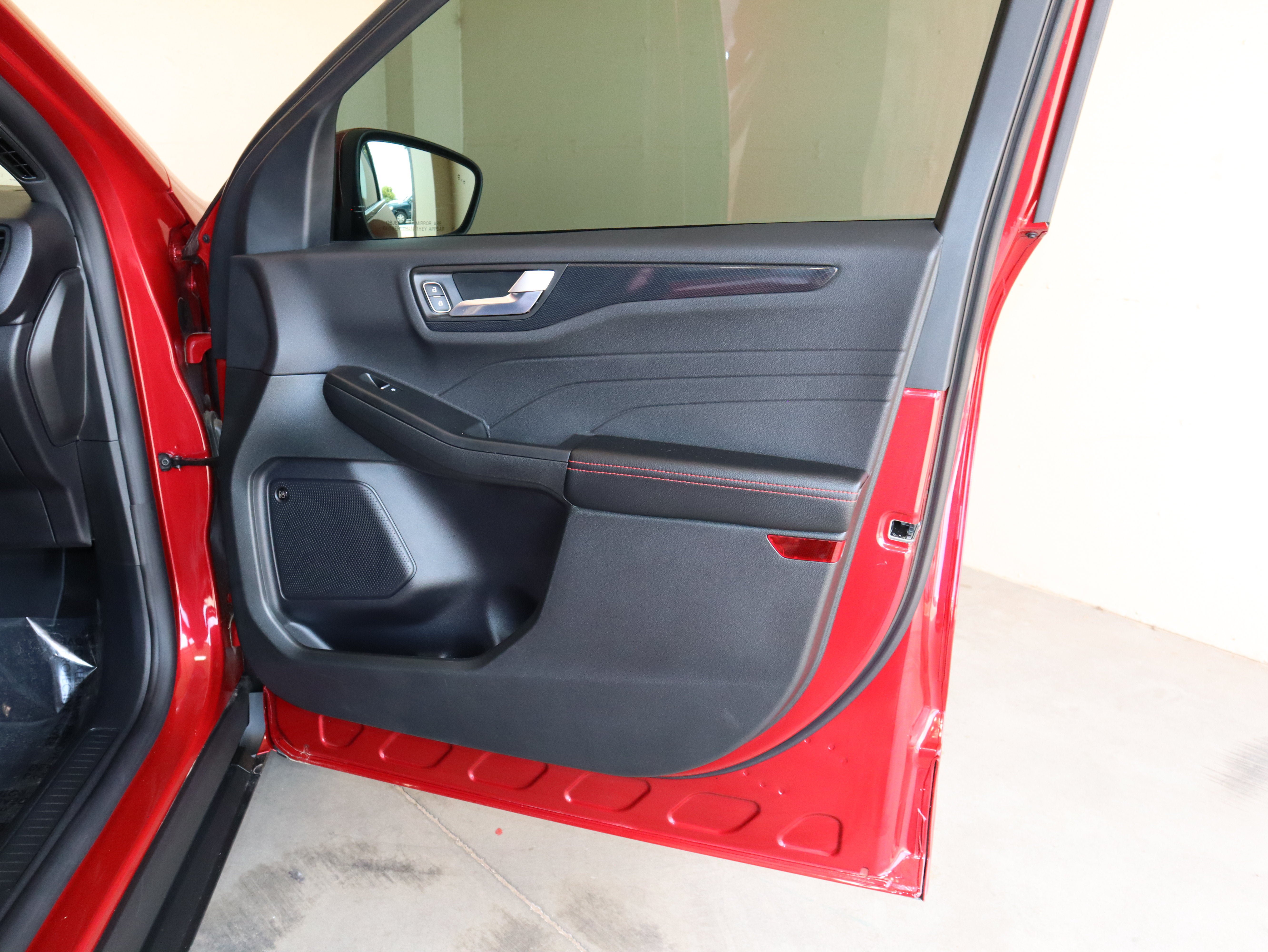 Certified 2025 Ford Escape ST-Line Elite w/ Premium Technology Package AWD/4WD image 38