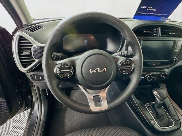 Used 2025 Kia Soul LX w/ LX Technology Package FWD image 17