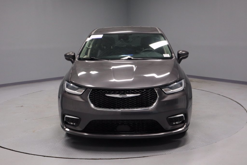Used 2023 Chrysler Pacifica Touring-L FWD image 6
