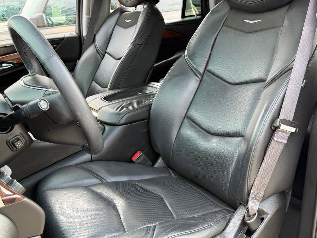 Used 2017 Cadillac Escalade Luxury AWD/4WD image 27