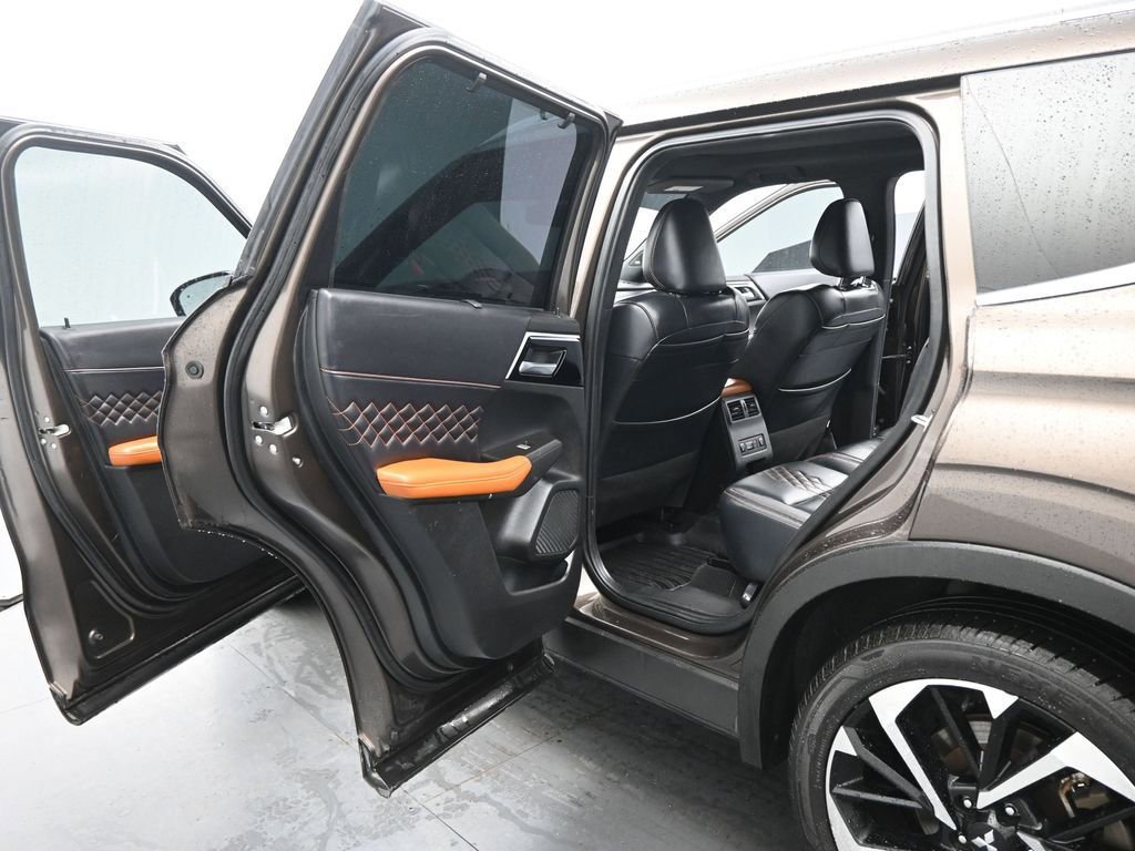 Used 2022 Mitsubishi Outlander SEL image 43