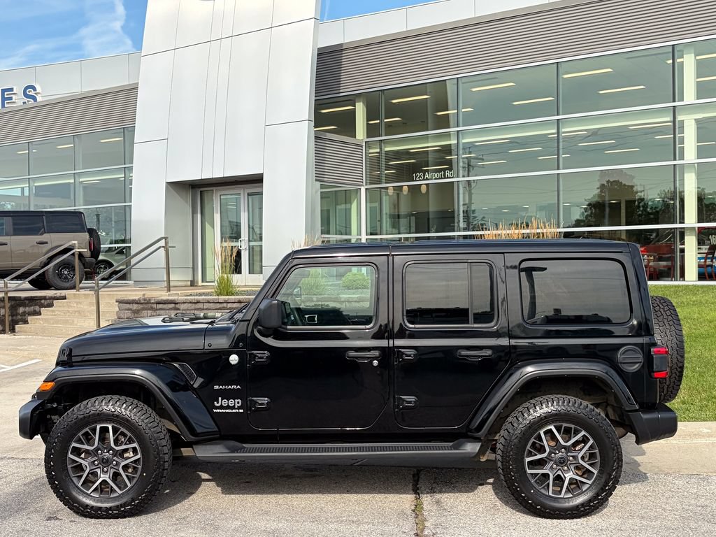 Used 2024 Jeep Wrangler Unlimited Sahara AWD/4WD image 3
