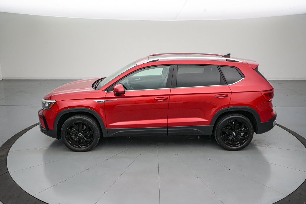 Used 2023 Volkswagen Taos SE w/ Panoramic Sunroof Package FWD image 7