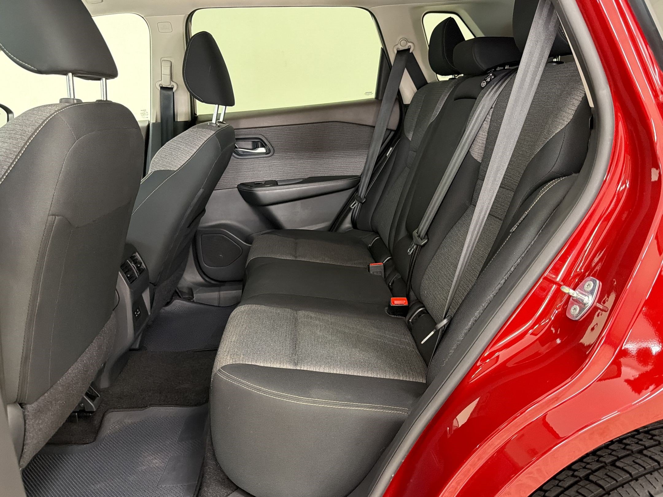 Used 2023 Nissan Rogue SV FWD image 23