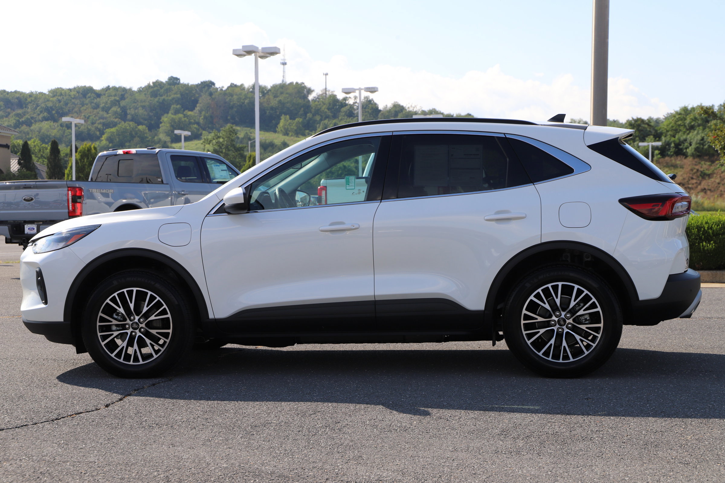 Certified 2025 Ford Escape PHEV image 4