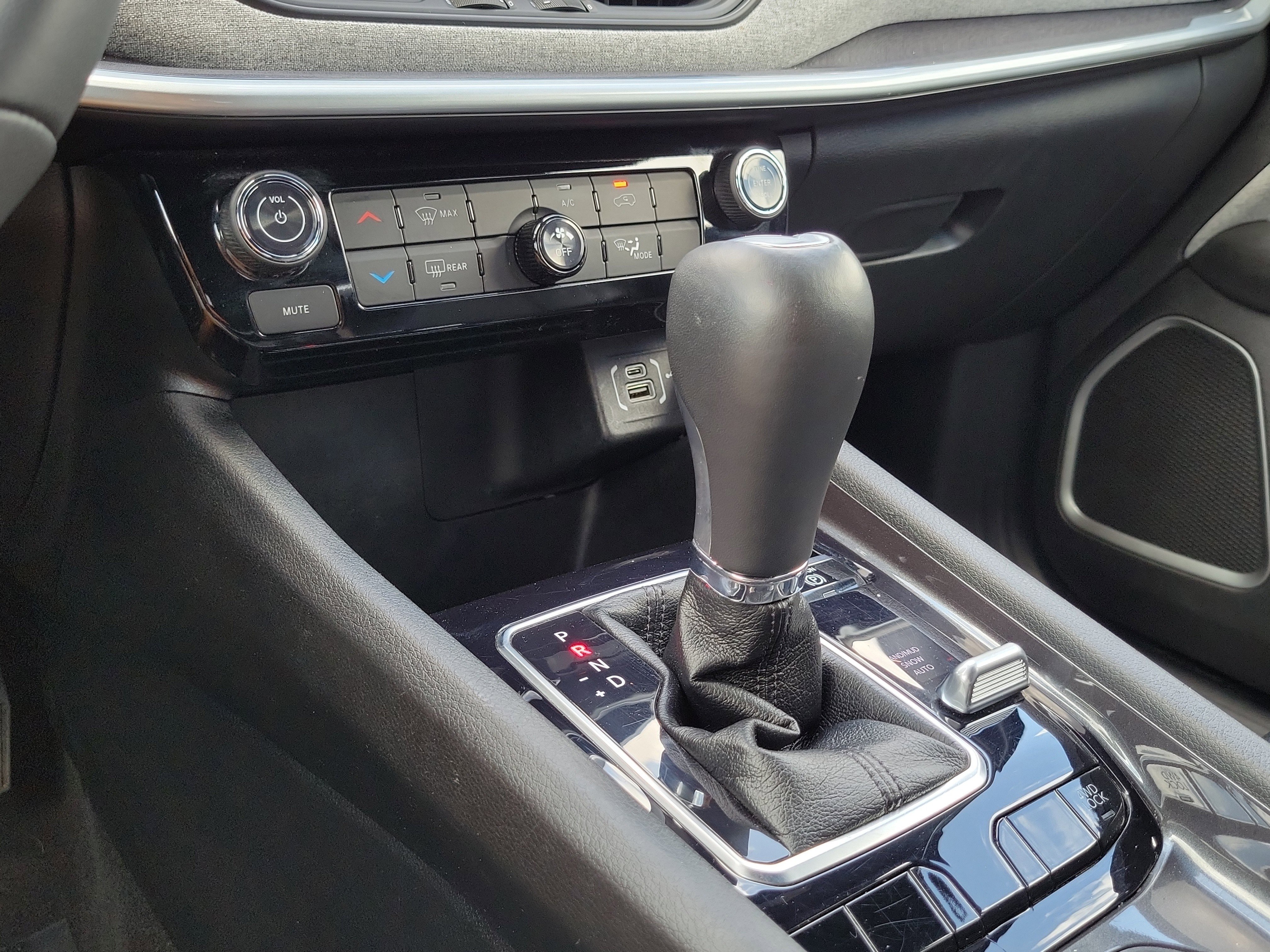Used 2024 Jeep Compass Latitude AWD/4WD image 28