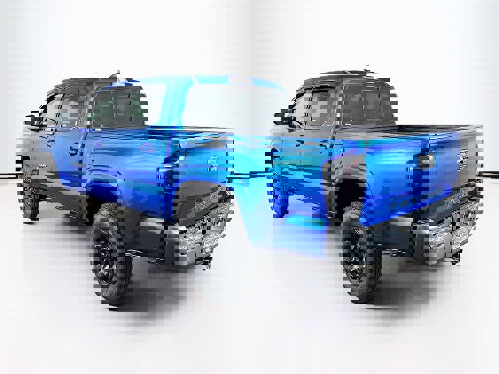 Used 2018 Toyota Tacoma SR5 RWD image 3