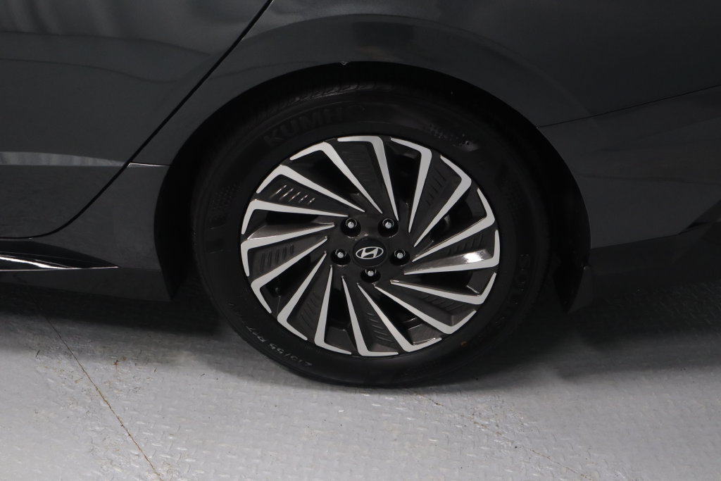 Used 2025 Hyundai Sonata Limited FWD image 10