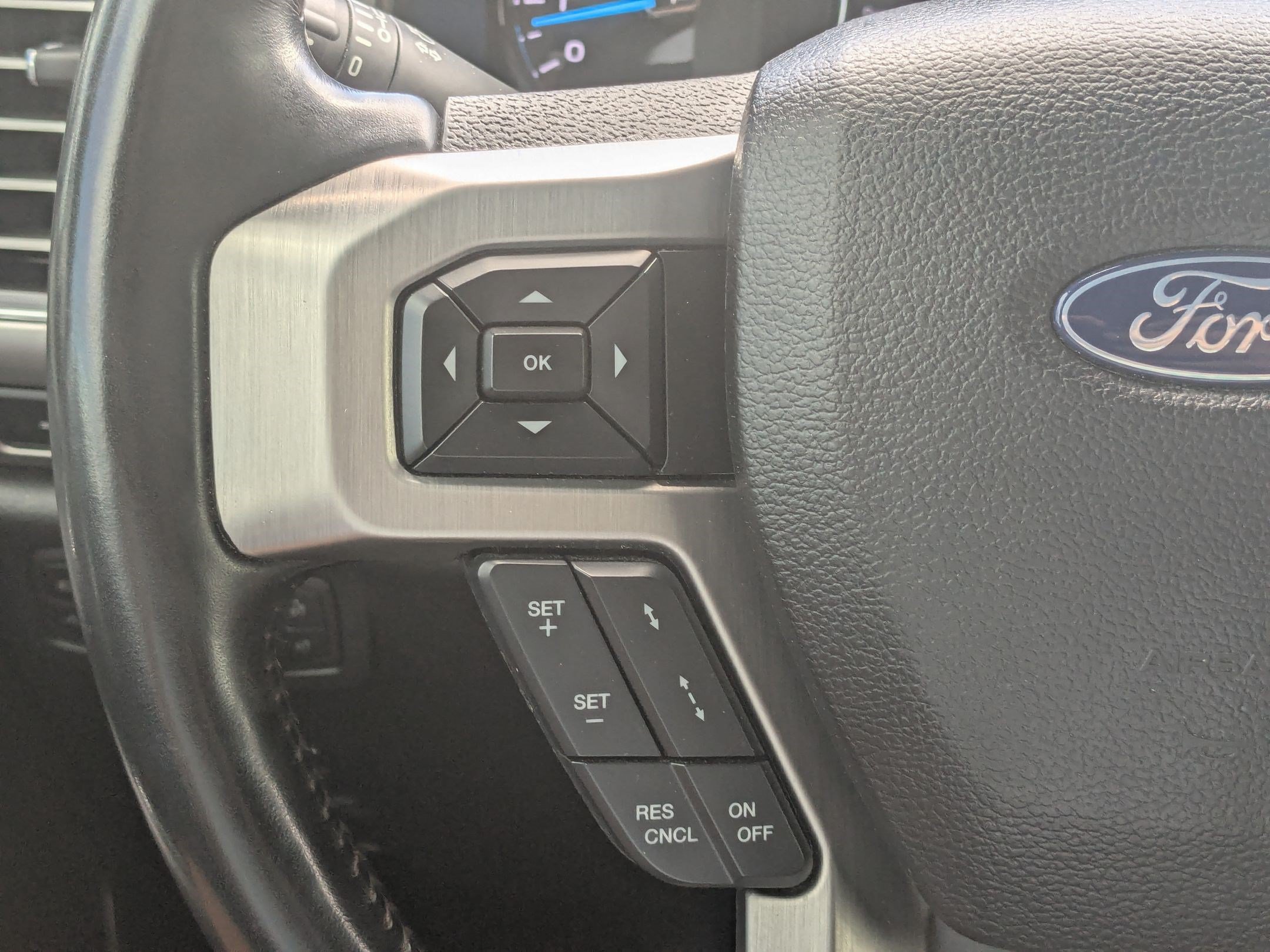 Certified 2019 Ford F350 Platinum w/ Platinum Ultimate Package AWD/4WD image 20