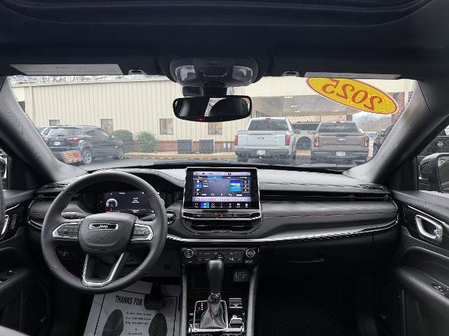 Used 2025 Jeep Compass Trailhawk w/ Trailhawk Elite Group image 19