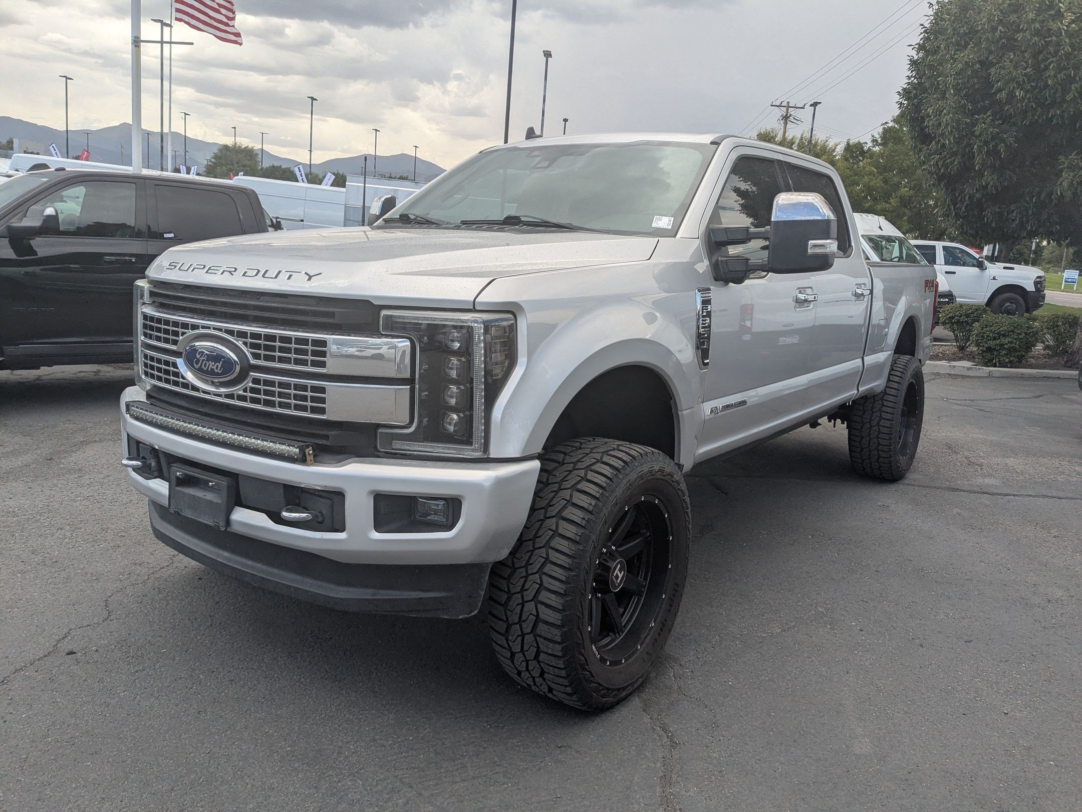Certified 2019 Ford F350 Platinum w/ Platinum Ultimate Package AWD/4WD image 10