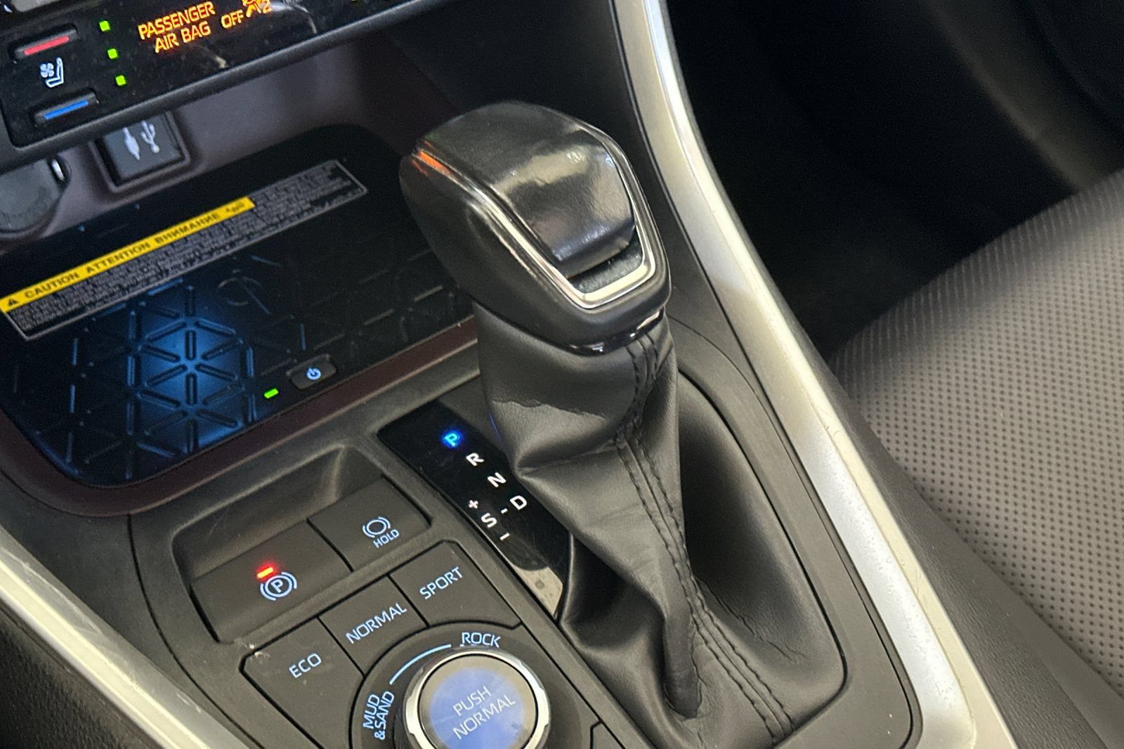 Used 2019 Toyota RAV4 Limited w/ Advanced Technology Package AWD/4WD image 23