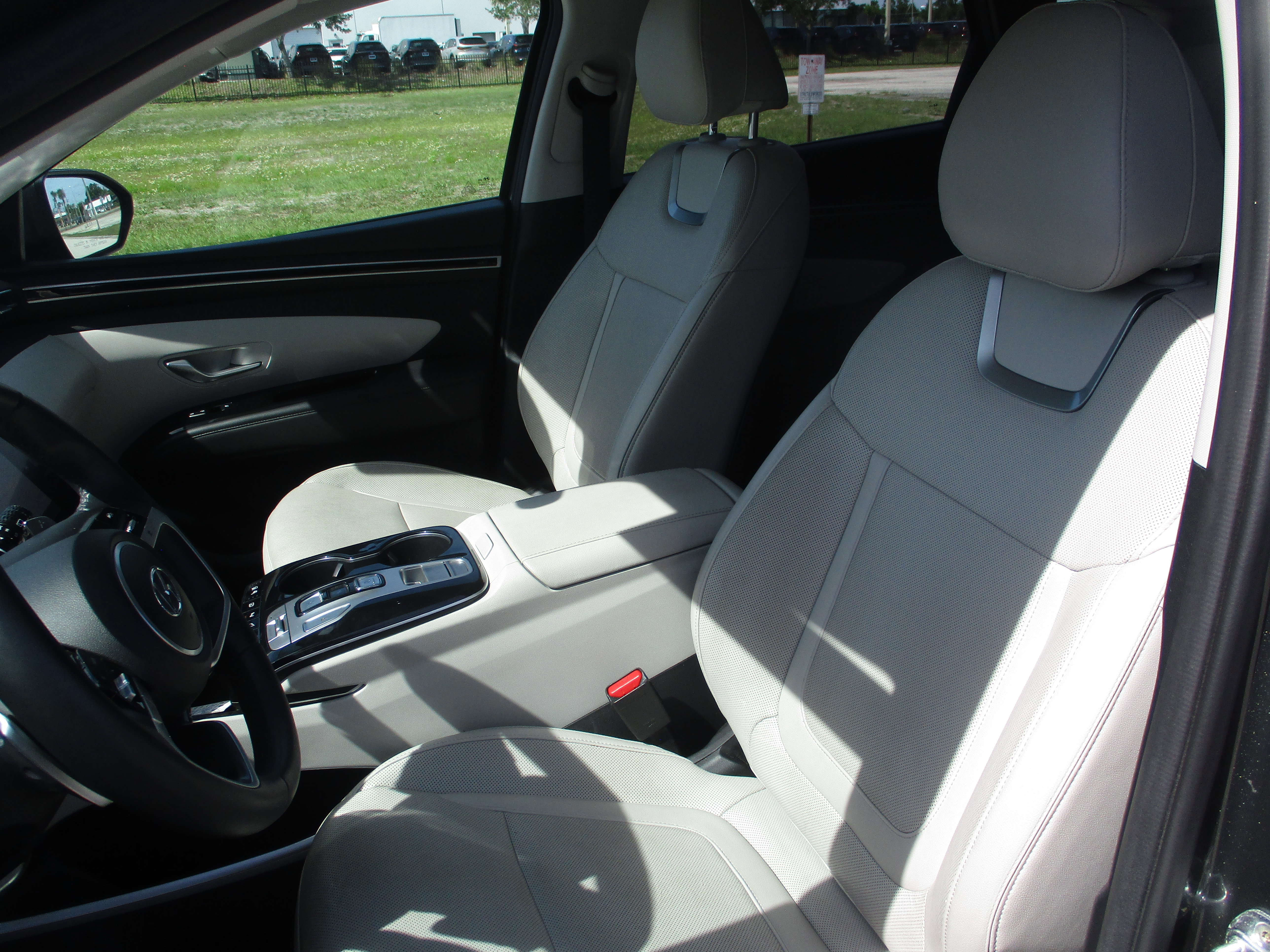 Used 2022 Hyundai Tucson Limited w/ Cargo Package FWD image 9