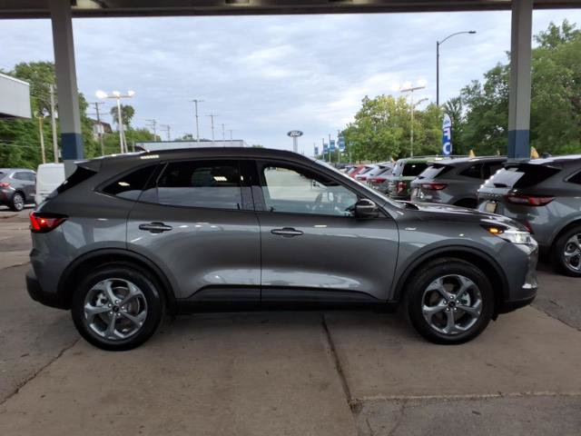 Certified 2025 Ford Escape ST-Line Select AWD/4WD image 2
