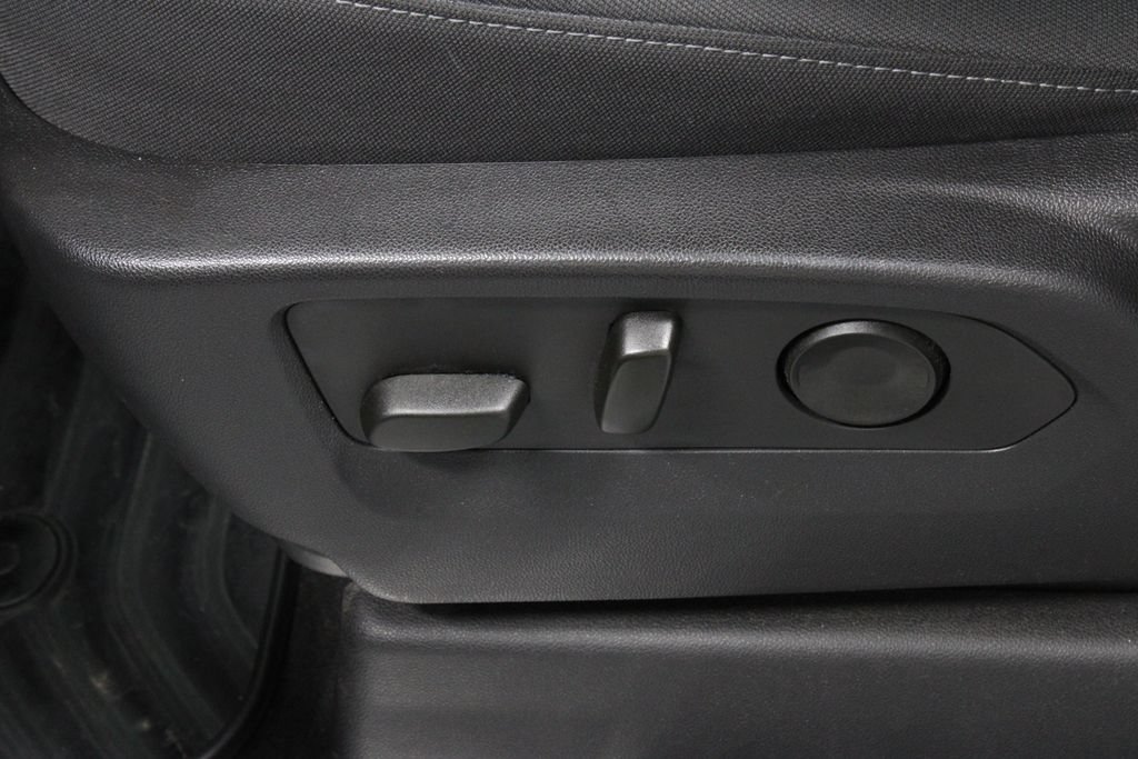 Used 2023 Chevrolet Silverado 1500 LT AWD/4WD image 25