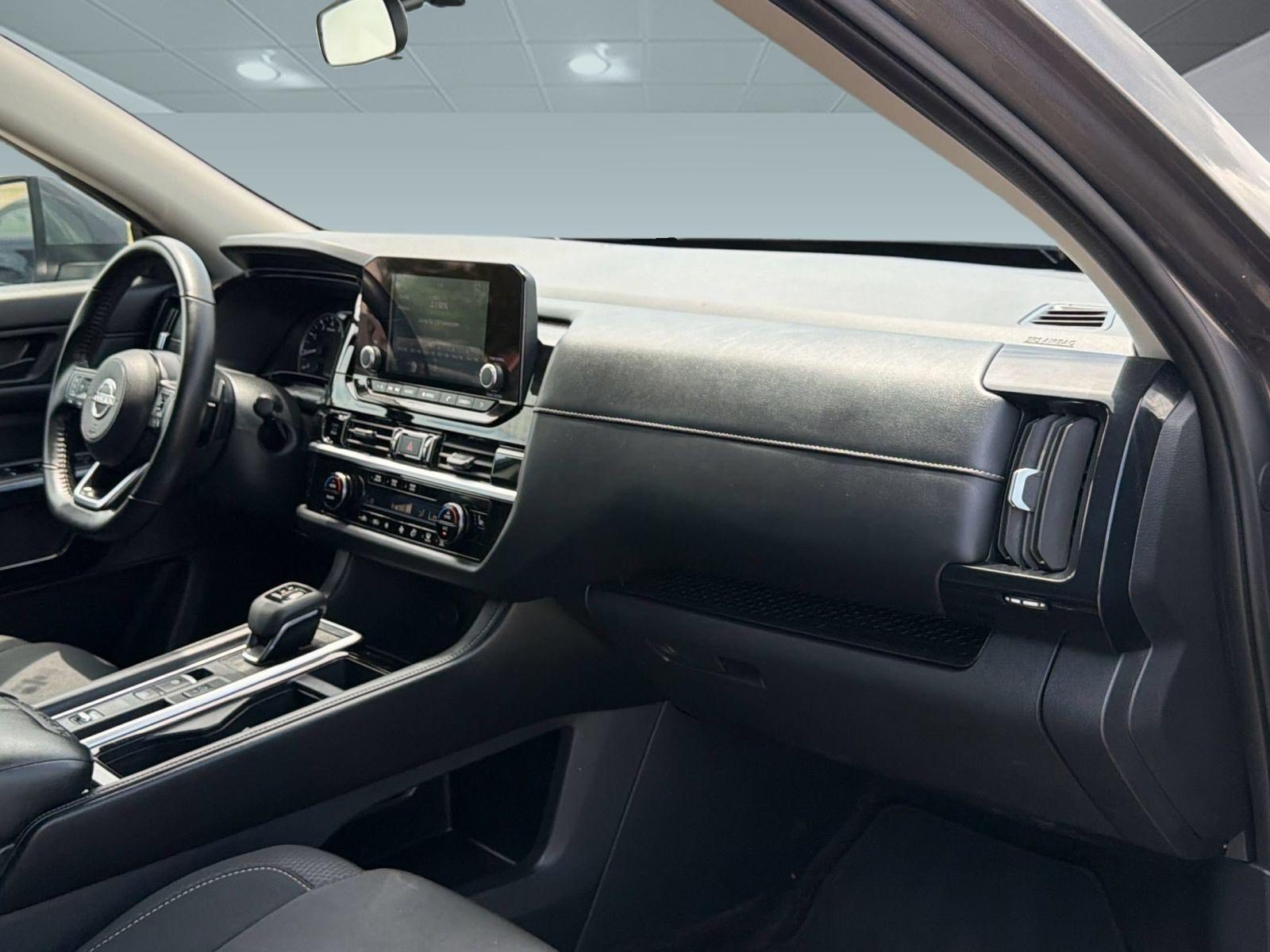 Used 2025 Nissan Pathfinder SV FWD image 29