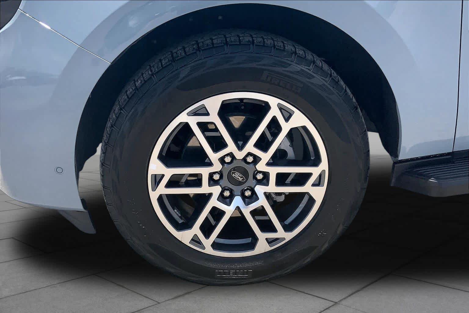 Certified 2025 Ford Expedition Active AWD/4WD image 11