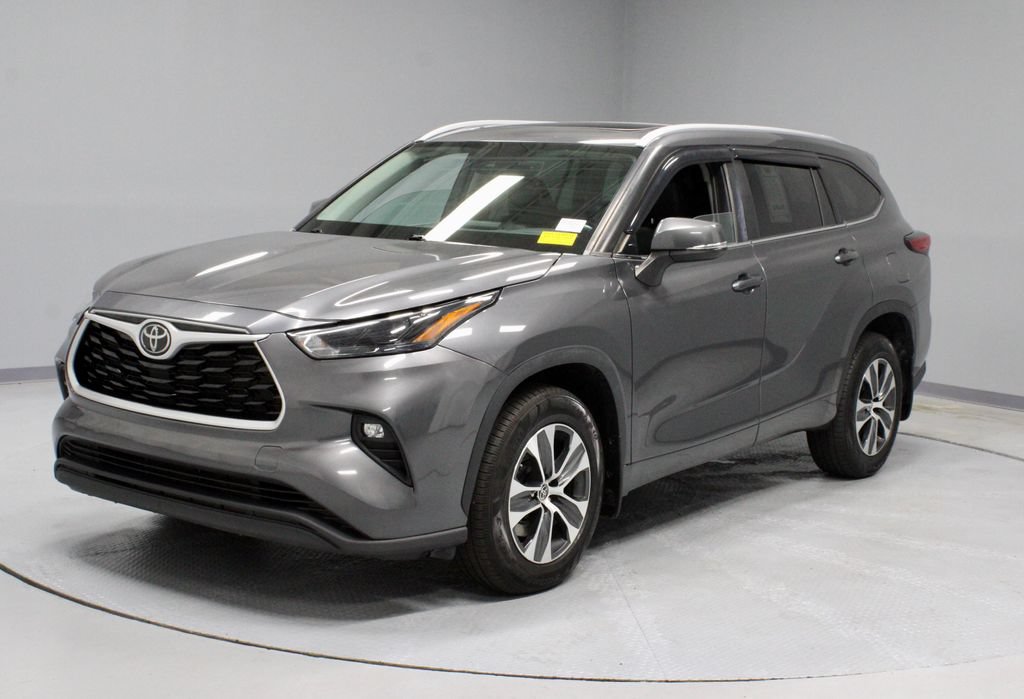 Used 2023 Toyota Highlander AWD image 6