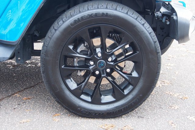 Used 2024 Jeep Wrangler Unlimited Sahara w/ Technology Group image 9