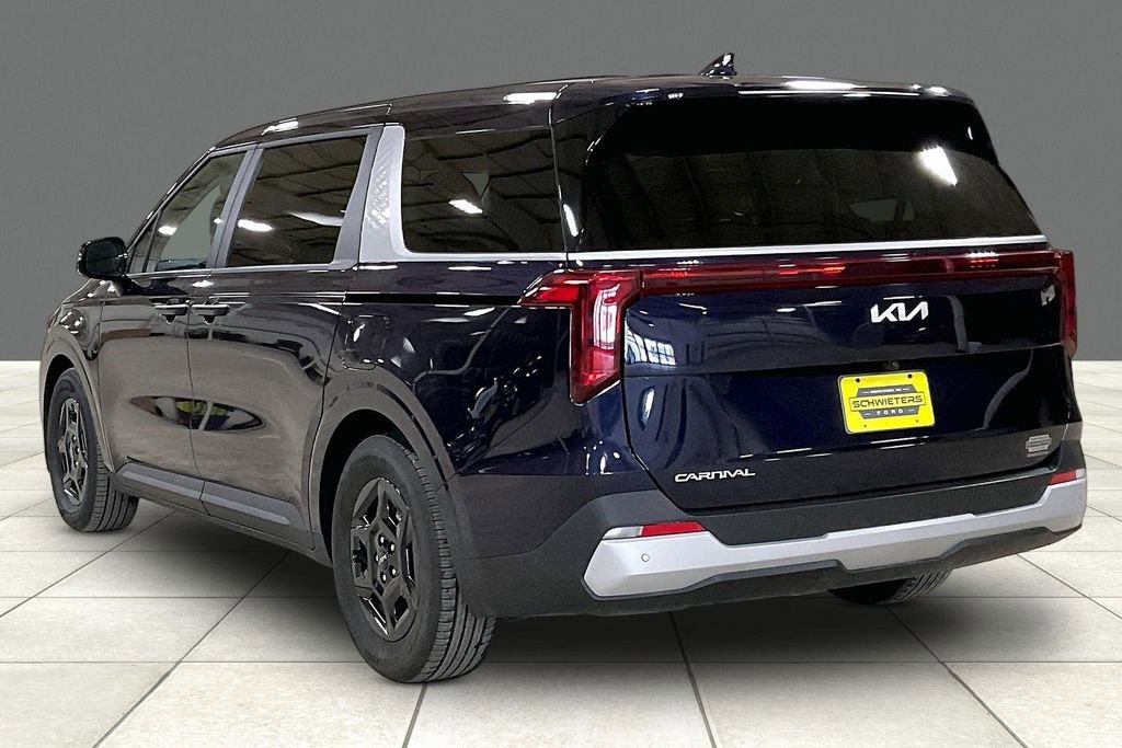 Used 2025 Kia Carnival FWD image 11