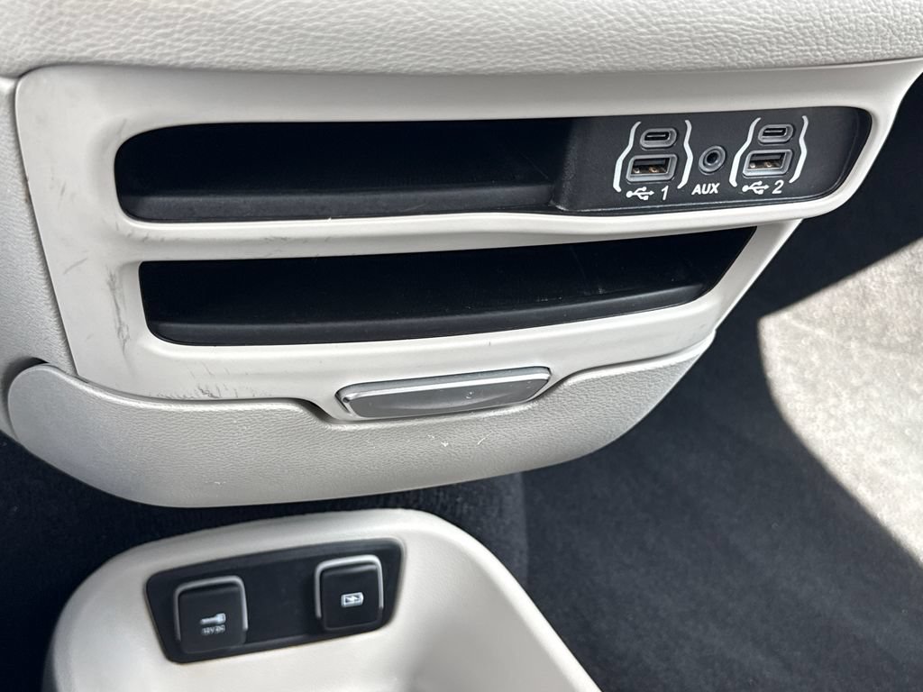 Used 2021 Chrysler Pacifica Touring-L FWD image 23