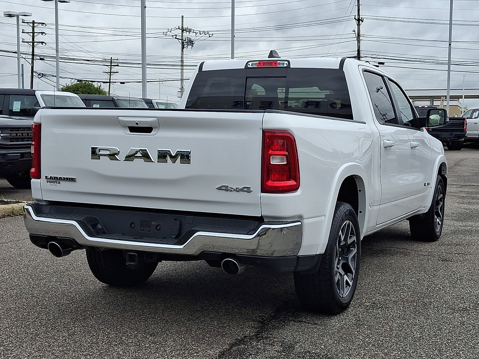 Used 2025 RAM 1500 Laramie AWD/4WD image 10